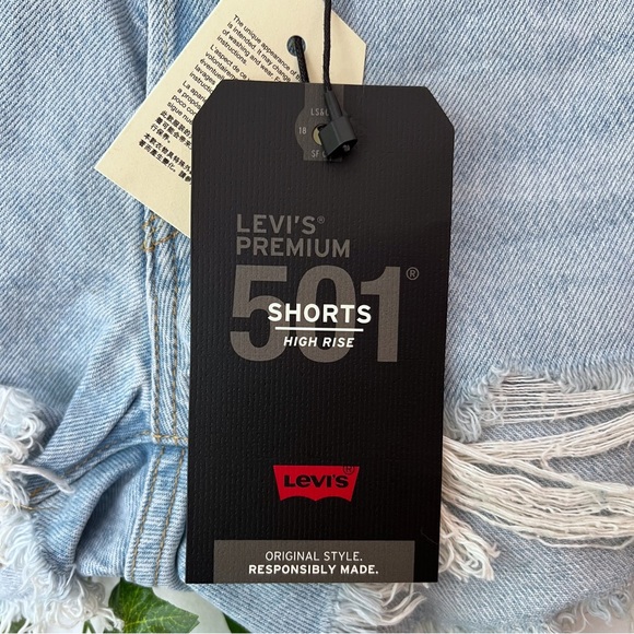 NWT Levi’s High Rise 501 Denim Shorts Size 28 - Picture 3 of 8
